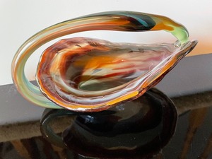 lot 66 image: Beautiful Art Glass Decor