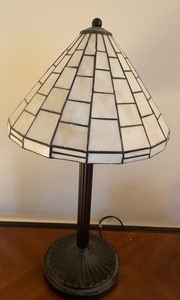 lot 18 image: Fun Lamp w wo Small Vases