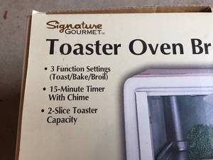 lot 140 image: Signature Toaster Oven Broiler (NEW)