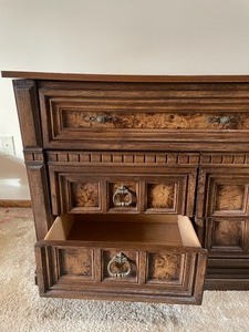 lot 113 image: Vintage Chest of Drawers (8 drawers)