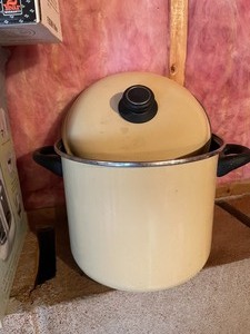 lot 179 image: Variety of Kitchen Items