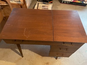lot 194 image: Signature Sewing Machine and Table