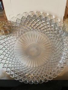 lot 55 image: Vintage Glassware