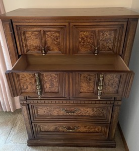 lot 100 image: Five Drawer Dresser