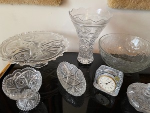 lot 82 image: Vintage Clear Glass Variety Lot