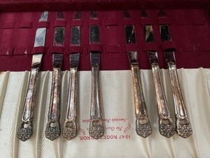 lot 304 image: Rogers Bros Silverplated Flatware