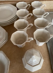 lot 306 image: White Dishes