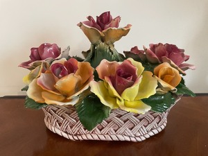 lot 300 image: Capodimonte Floral Basket