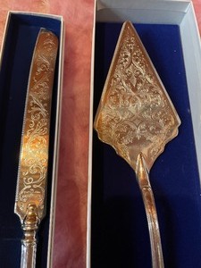 lot 233 image: Sheffield Silver Company Fancy Knife and Cake Server