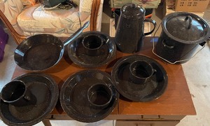 lot 223 image: 13 Piece Enameled Cook Set