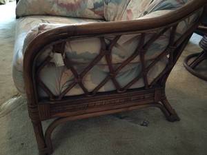 lot 253 image: Rattan Chair and Pad