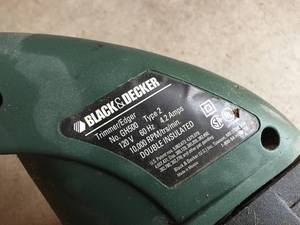lot 287 image: Black and Decker Electric Weed Whip