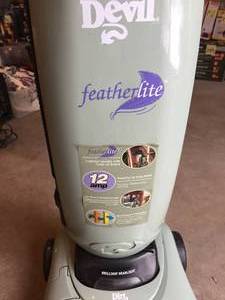 lot 319 image: Dirt Devil Feather Lite Vacuum