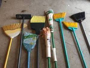 lot 364 image: Large Lot of Brooms