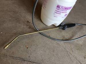 lot 366 image: Flowmaster 1 Gallon Garden Sprayer