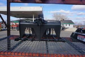 lot 20 image: Brand CID Brand Toro, Dingo, Boxer Mini Skid Universal Mount 48 Grapple Attachment