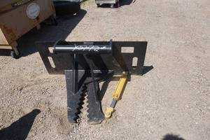 lot 15 image: Brand New Universal Mount Bobcat Skid Loader Skid Steer Hydraulic TreePost Puller Attachment