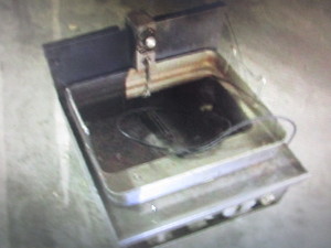 lot 41 image: Table top deep fryer 2