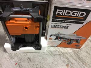 lot 17 image: 6.5 Amp Corded 7 in. Table Top Wet Tile Saw by RIDGID WORKING CONDITION SEE PICS 