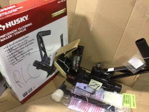 lot 29 image: Pneumatic 3-in-1 15.5-Gauge and 16-Gauge 2 in. Flooring Nailer and Stapler with Quick Jam Release by HuskY WORKING CONDITION SEE PICS