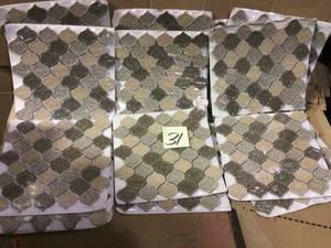 lot 31 image: Crushed Sunset Cream 10.75 in. x 11 in. Arabesque Glossy Ceramic and Glass Wall Mosaic Tile (0.821 sq. ft.Each) by Jeffrey Court GOOD CONDITION SEE PICS 