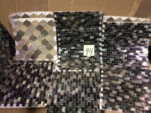 lot 44 image: Crushed Sunset Cream 10.75 in. x 11 in. Arabesque Glossy Ceramic and Glass Wall Mosaic Tile (0.821 sq. ft.Each) by Jeffrey Court SEE PICS