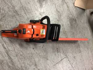 lot 109 image: 16 in. 40.2 cc Gas 2-Stroke Cycle Chainsaw by ECHO in good conditions