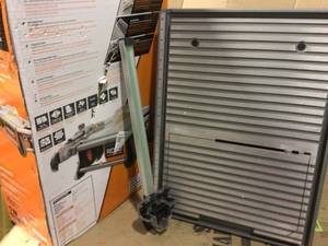 lot 19 image: 6.5 Amp Corded 7 in. Table Top Wet Tile Saw by RIDGID in good conditions 