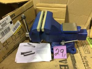 lot 29 image: 6-12 in. Apprentice Series Utility Bench Vise by Yost in good conditions 