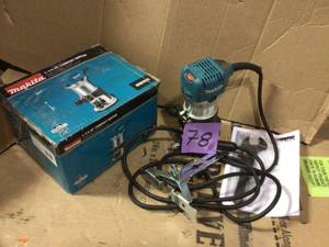 lot 78 image: 6.5 Amp 1-14 HP Corded Fixed Base Variable Speed Compact Router with Quick-Release by Makita in good conditions 