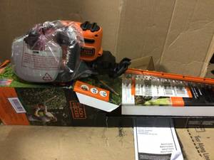 lot 85 image: 20 in. 3.8 Amp Corded Electric Hedge Trimmer by BLACKDECKER