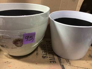 lot 95 image: Decatur 20 in. Starlight White Resin Planter