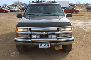 lot 6866 image: 1999 Chevrolet Suburban 1500 4X4