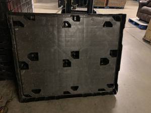 lot 9 image: PLASTIC PALLETS WITH TOTES