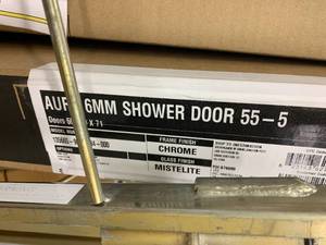lot 33 image: AURA 6MM SHOWER DOOR