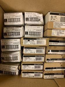lot 82 image: BOX OF ASSORTED HINGES