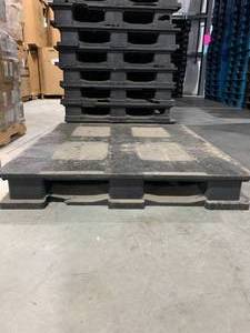 lot 2 image: BLACK PLASTIC PALLETS