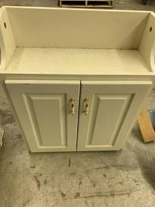 lot 92 image: BATHROOM CABINET
