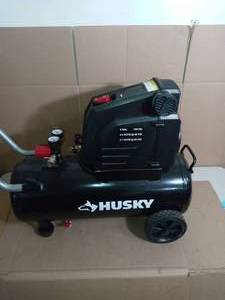8G 150 PSI Hotdog Air Compressor by Husky- no packaging, not used