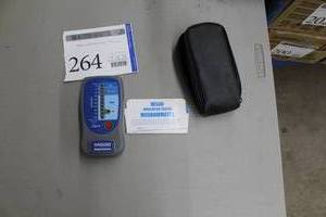 lot 264 image: Supco Megohmmeter Insulation Tester M500, Soft Carry Case