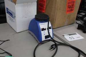 lot 51 image: VWR Digital Vortex Mixer