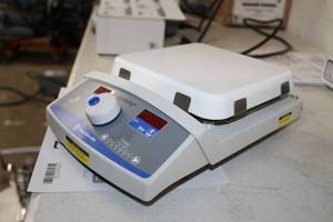 lot 70 image: Fisher Scientific Isotemp Digital Hot PlateStirrer
