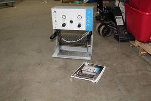 lot 65A image: United Chemical Positive Pressure Manifold