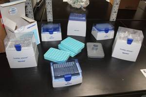 lot 264 image: Lot of (1 Box) eppendorf Combitips advanced, eppendorf ep Tips, Misc. Lab Equipment