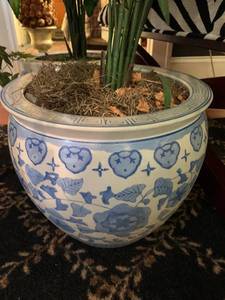 3 blue vases