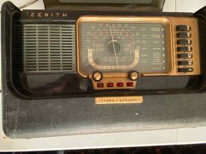 Vintage Zenith Trans Oceanic Radio