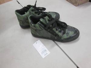 lot 6 image: Size 2 Cat & Jacks Shoes Retail $24...