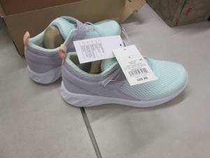 lot 7 image: Size 4 Tennis Shoes Tetail $29.99 N...