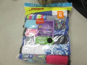 lot 11 image: Large Pack Girls Size 6 Hipsters...