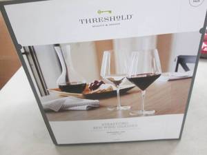 lot 15 image: 4 Threshold Strafford Red Wine Glas...